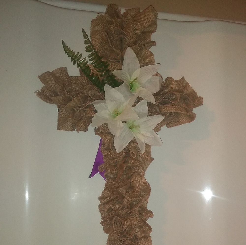 Simple Burlap Cross